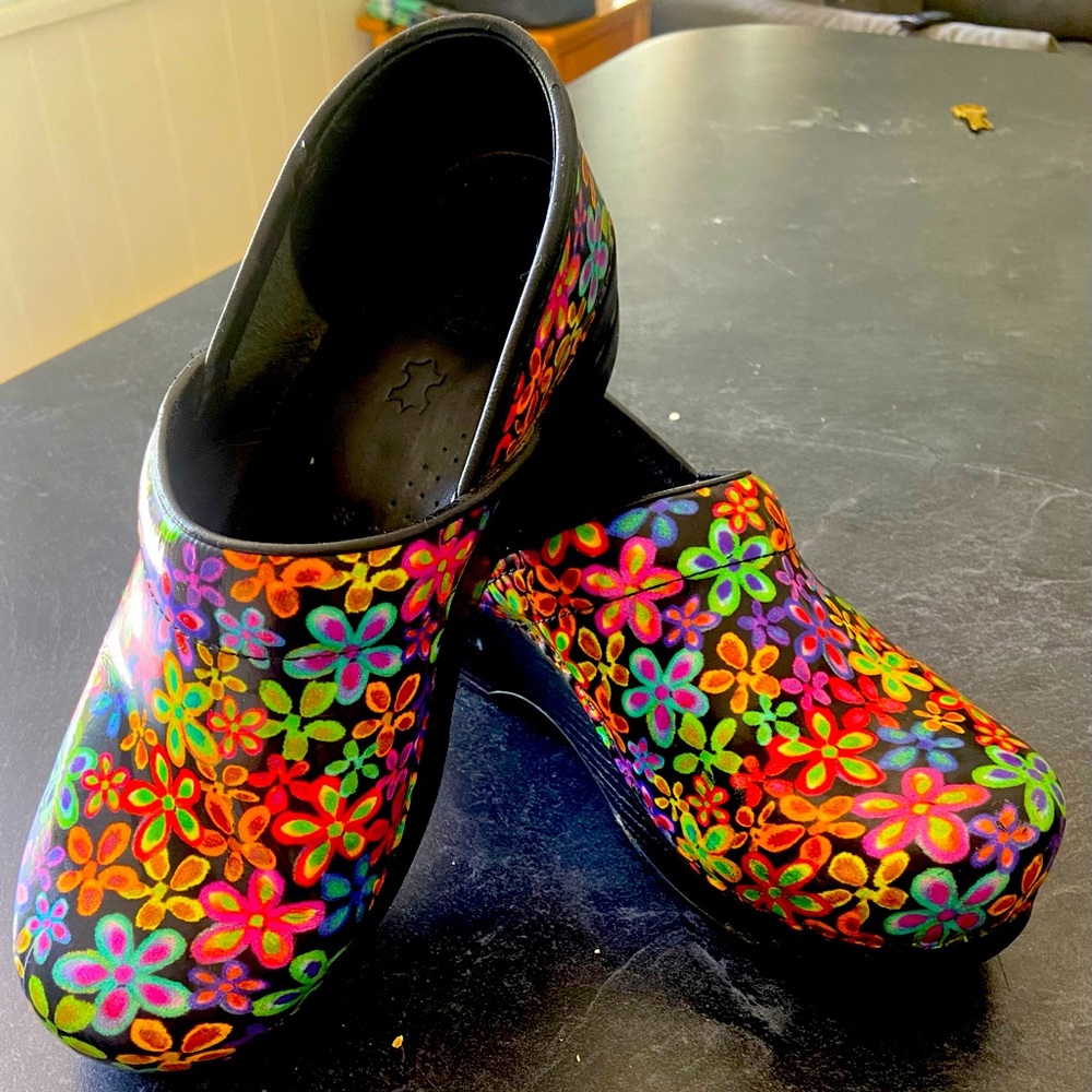 Floral Danksos size 39